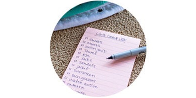 A written checklist on a Post-it note lined notepad.
